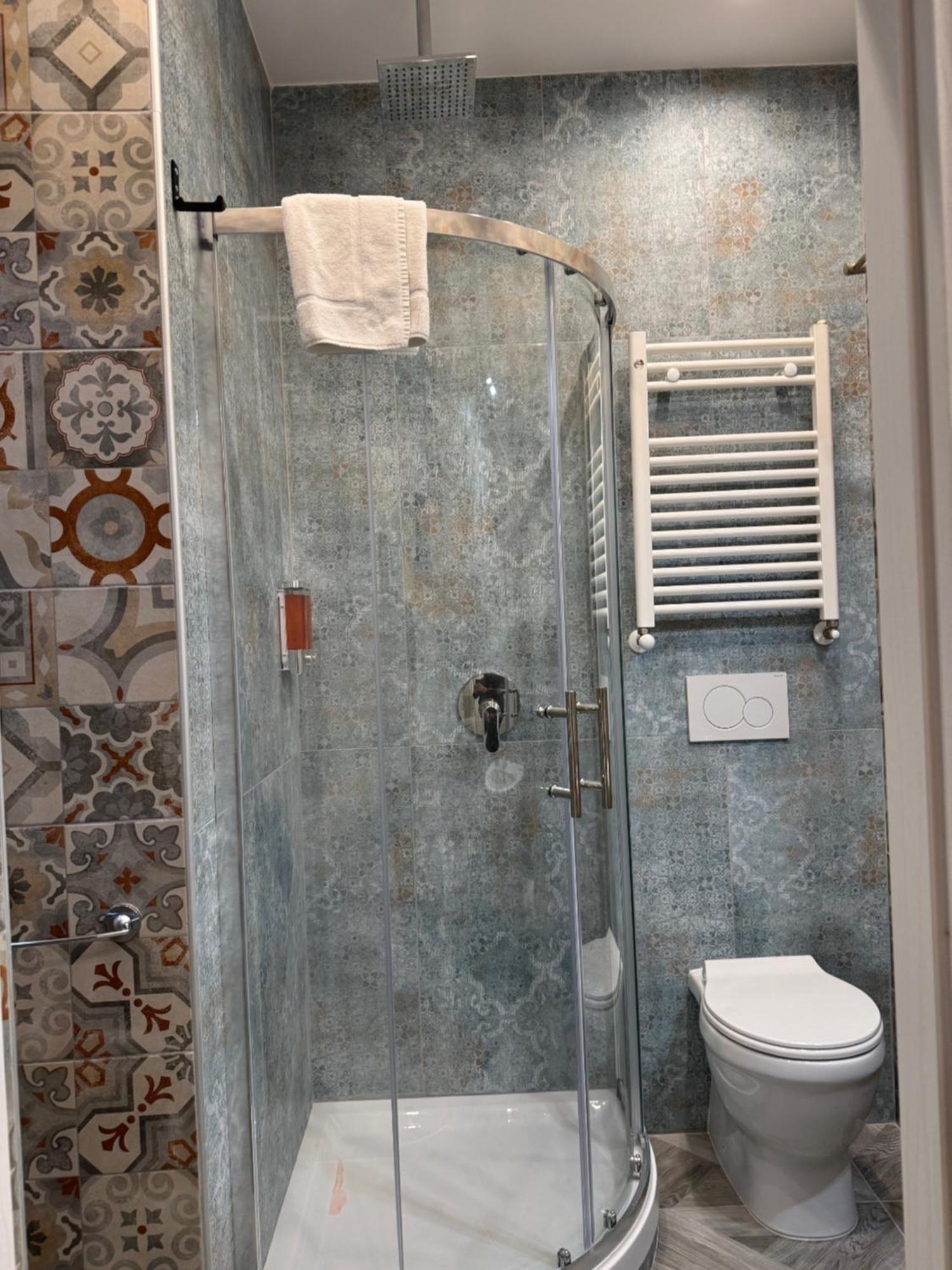 Luxor Eco Roma Casa E Appartamento Per Vacanze In Centro Piazza Bologna, Colosseo, Piazza Di Spagna, Vaticano, San Pietro, Sapienza, Fontana Di Trevi, Piazza Navona, Trastevere, Tiburtina, Termini, Aeroporto Bed & Breakfast 2*