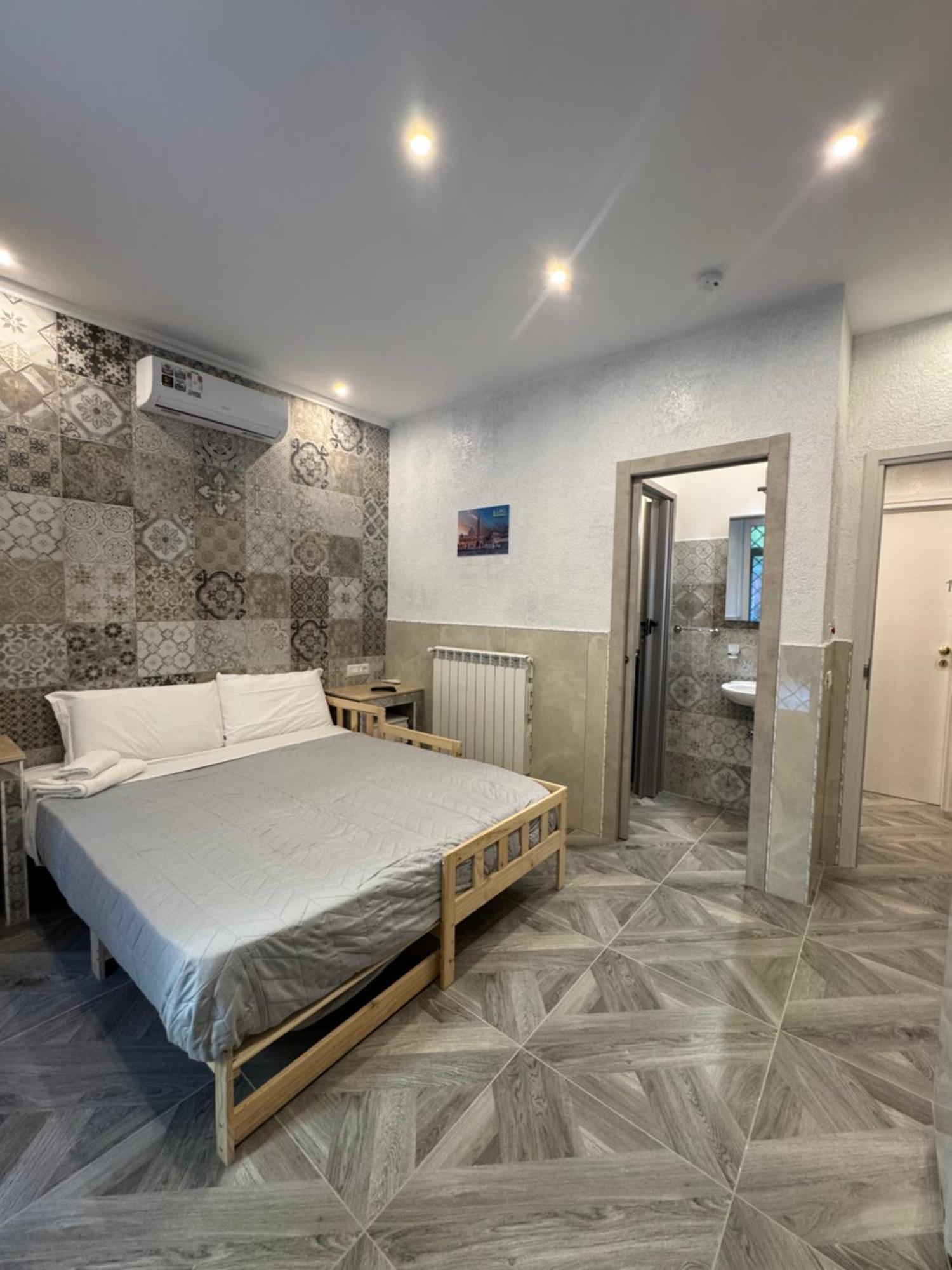 Luxor Eco Roma Casa E Appartamento Per Vacanze In Centro Piazza Bologna, Colosseo, Piazza Di Spagna, Vaticano, San Pietro, Sapienza, Fontana Di Trevi, Piazza Navona, Trastevere, Tiburtina, Termini, Aeroporto Frühstückspension