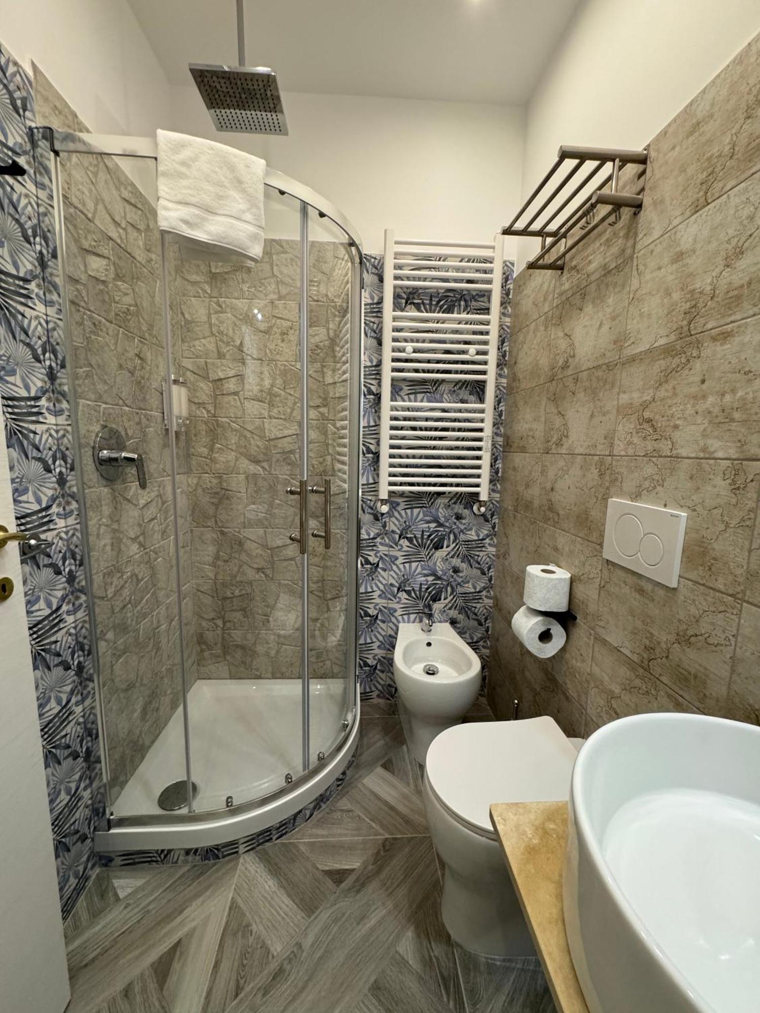 Frühstückspension Luxor Eco Roma Casa E Appartamento Per Vacanze In Centro Piazza Bologna, Colosseo, Piazza Di Spagna, Vaticano, San Pietro, Sapienza, Fontana Di Trevi, Piazza Navona, Trastevere, Tiburtina, Termini, Aeroporto 2*