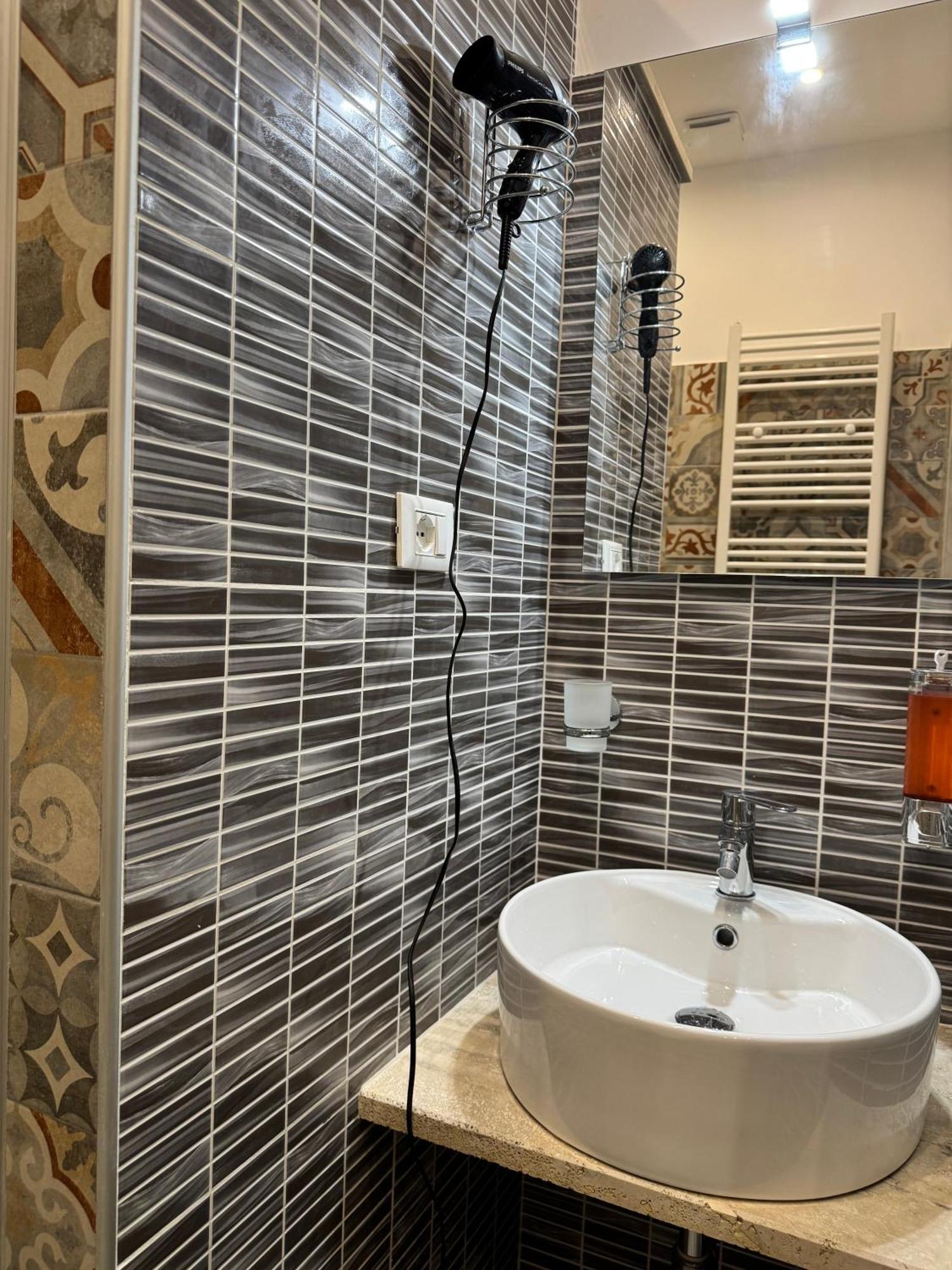 Luxor Eco Roma Casa E Appartamento Per Vacanze In Centro Piazza Bologna, Colosseo, Piazza Di Spagna, Vaticano, San Pietro, Sapienza, Fontana Di Trevi, Piazza Navona, Trastevere, Tiburtina, Termini, Aeroporto 2* Rom