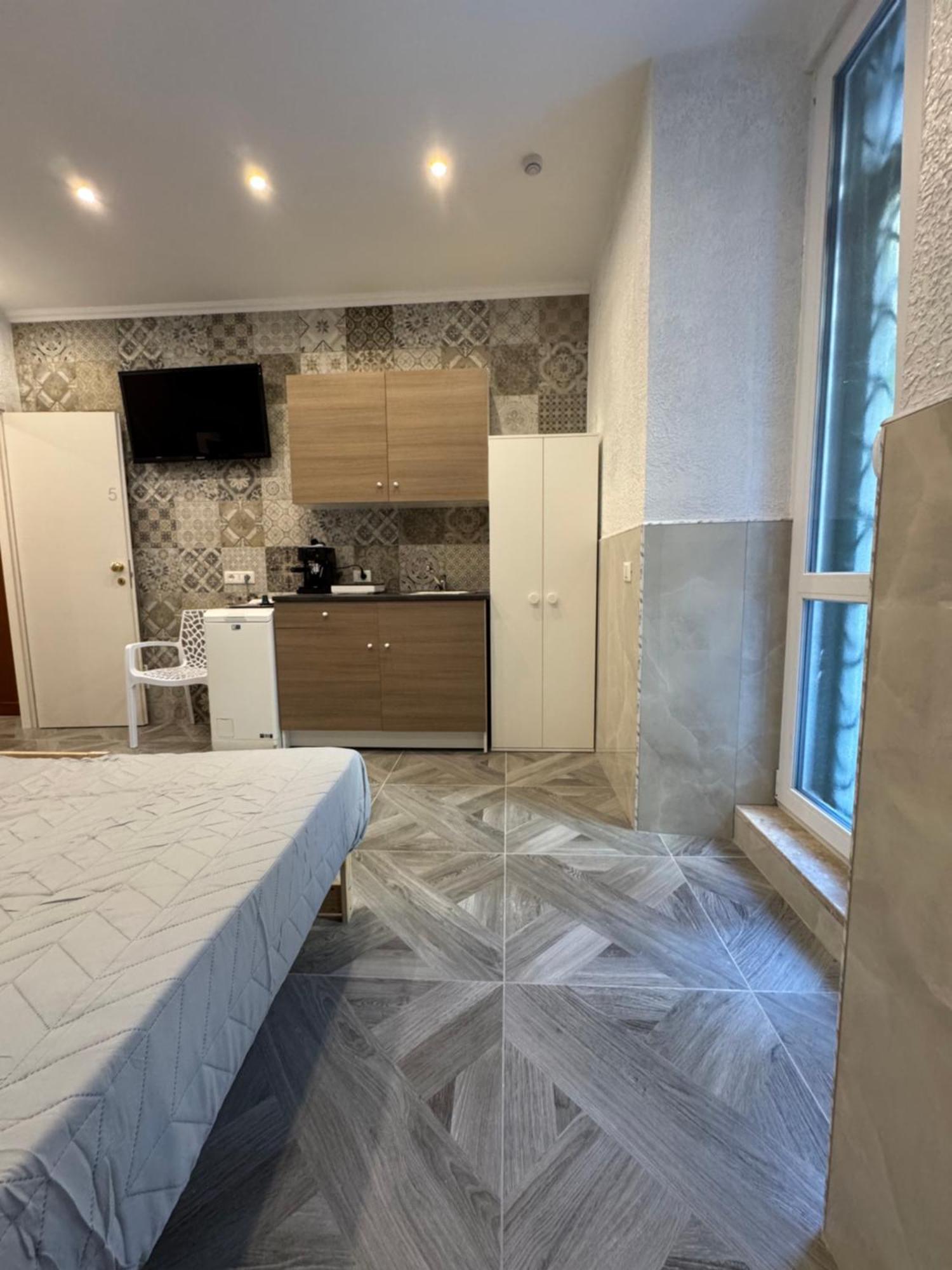 Luxor Eco Roma Casa E Appartamento Per Vacanze In Centro Piazza Bologna, Colosseo, Piazza Di Spagna, Vaticano, San Pietro, Sapienza, Fontana Di Trevi, Piazza Navona, Trastevere, Tiburtina, Termini, Aeroporto Frühstückspension