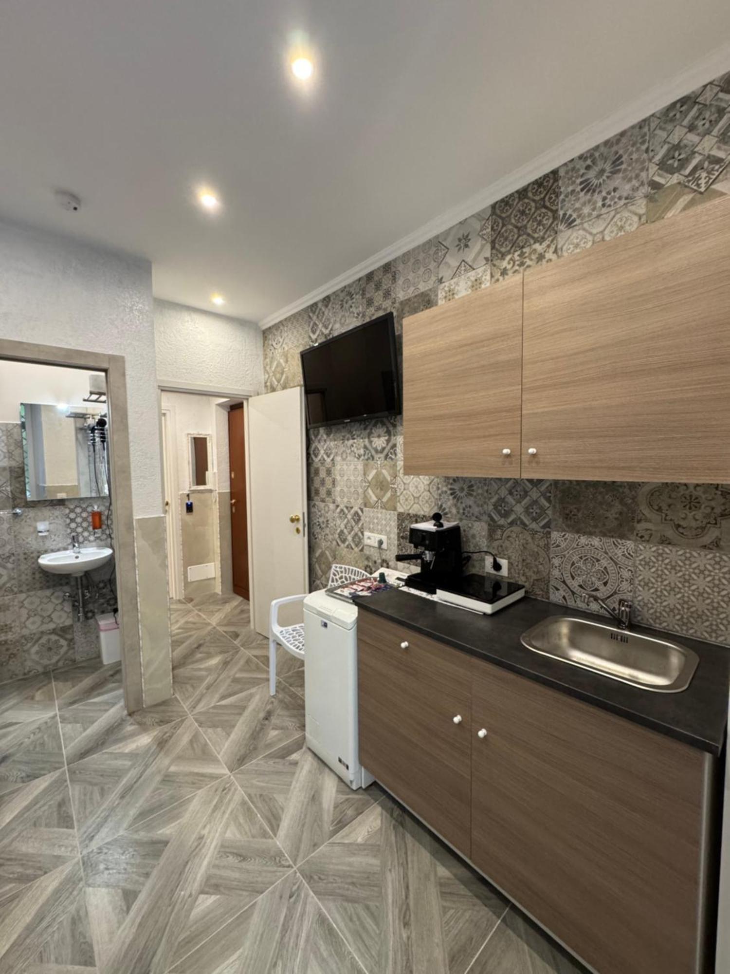 Frühstückspension Luxor Eco Roma Casa E Appartamento Per Vacanze In Centro Piazza Bologna, Colosseo, Piazza Di Spagna, Vaticano, San Pietro, Sapienza, Fontana Di Trevi, Piazza Navona, Trastevere, Tiburtina, Termini, Aeroporto 2*