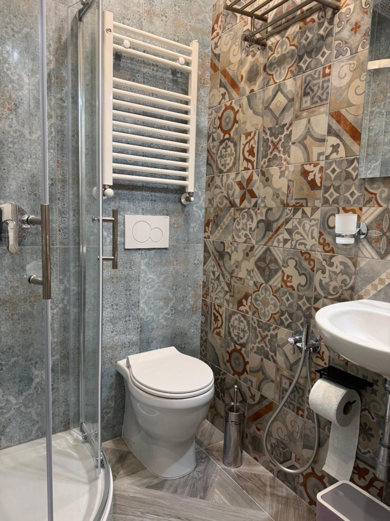 Frühstückspension Luxor Eco Roma Casa E Appartamento Per Vacanze In Centro Piazza Bologna, Colosseo, Piazza Di Spagna, Vaticano, San Pietro, Sapienza, Fontana Di Trevi, Piazza Navona, Trastevere, Tiburtina, Termini, Aeroporto