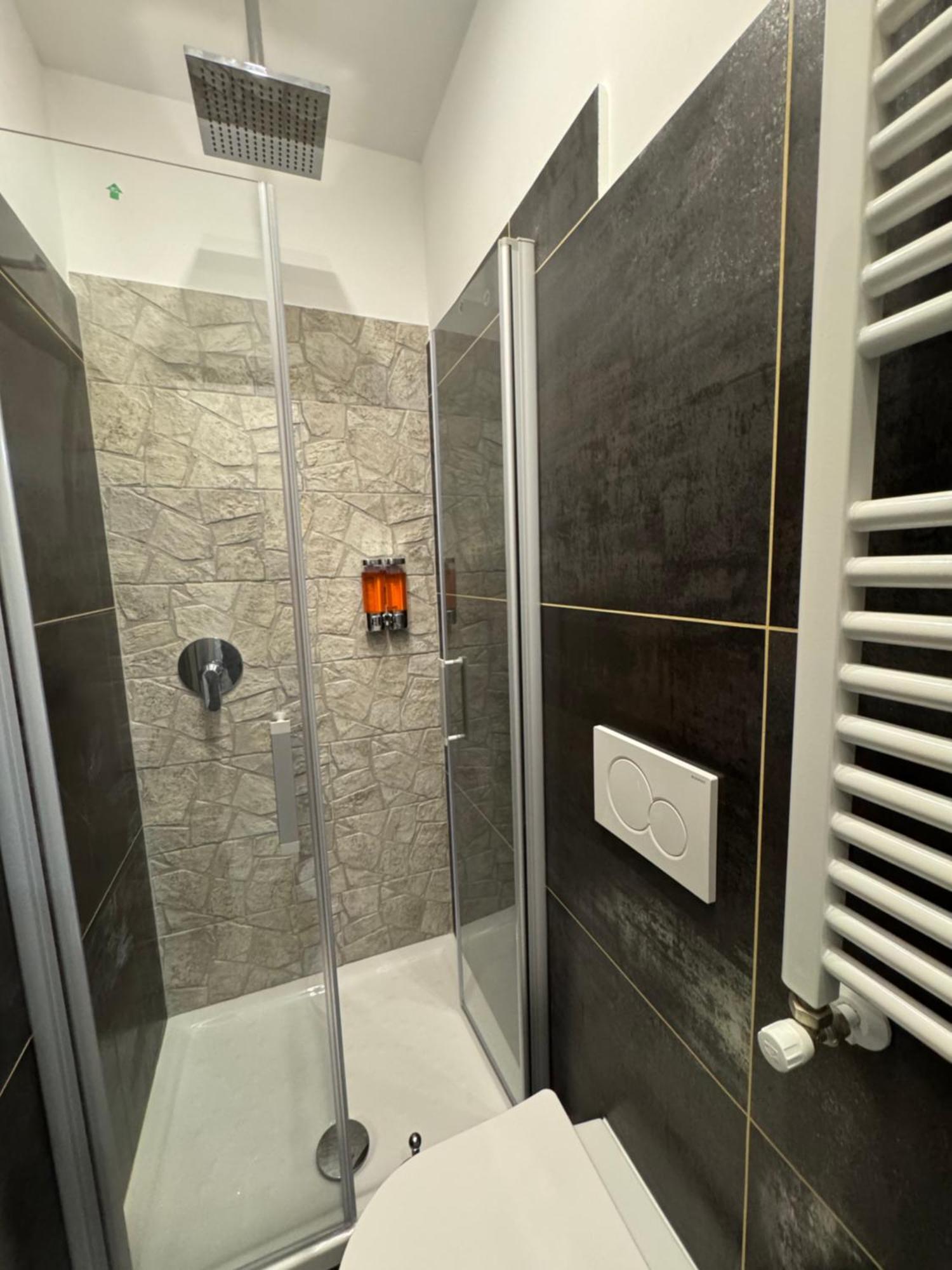 Frühstückspension Luxor Eco Roma Casa E Appartamento Per Vacanze In Centro Piazza Bologna, Colosseo, Piazza Di Spagna, Vaticano, San Pietro, Sapienza, Fontana Di Trevi, Piazza Navona, Trastevere, Tiburtina, Termini, Aeroporto