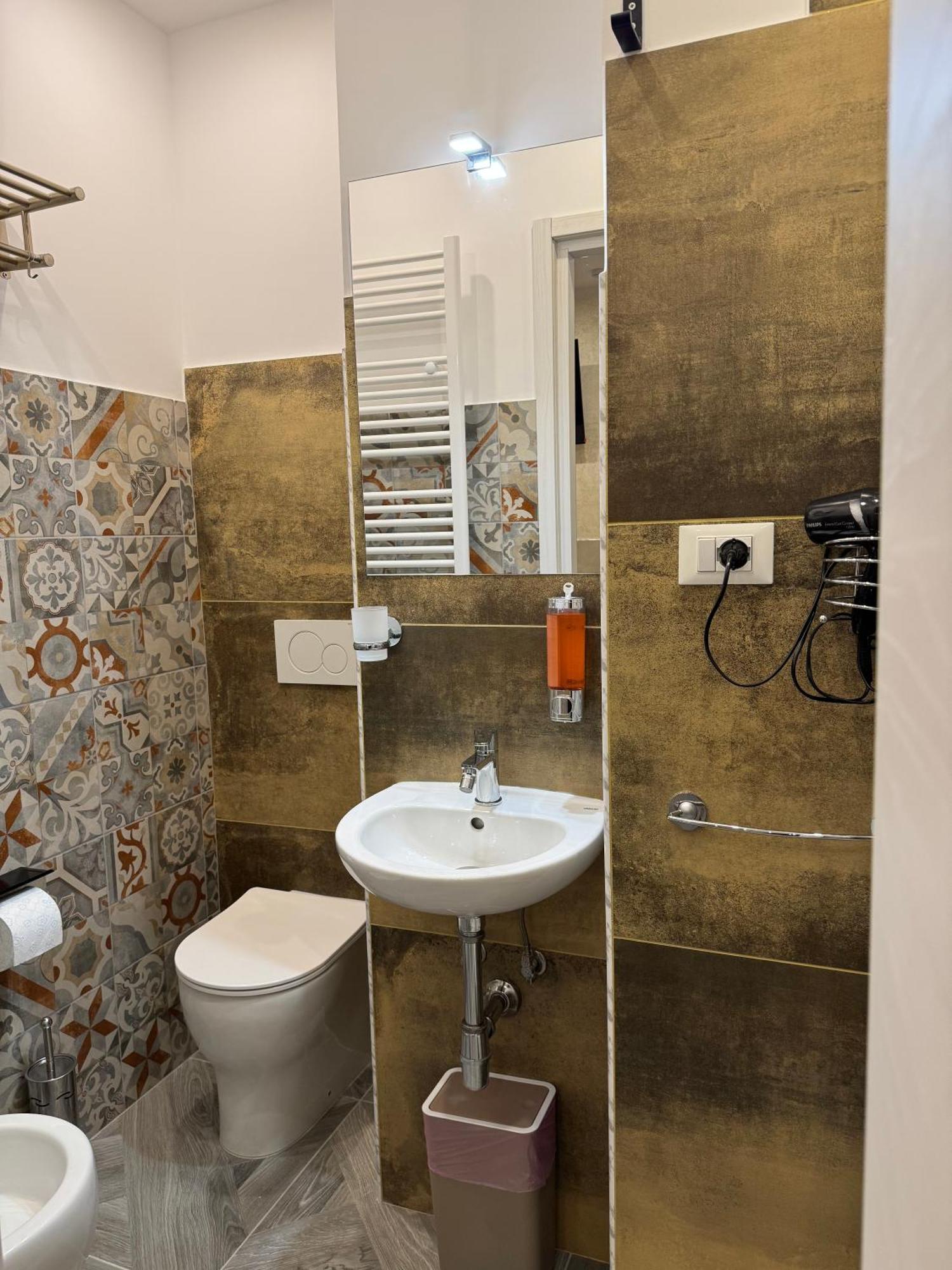 Frühstückspension Luxor Eco Roma Casa E Appartamento Per Vacanze In Centro Piazza Bologna, Colosseo, Piazza Di Spagna, Vaticano, San Pietro, Sapienza, Fontana Di Trevi, Piazza Navona, Trastevere, Tiburtina, Termini, Aeroporto 2*